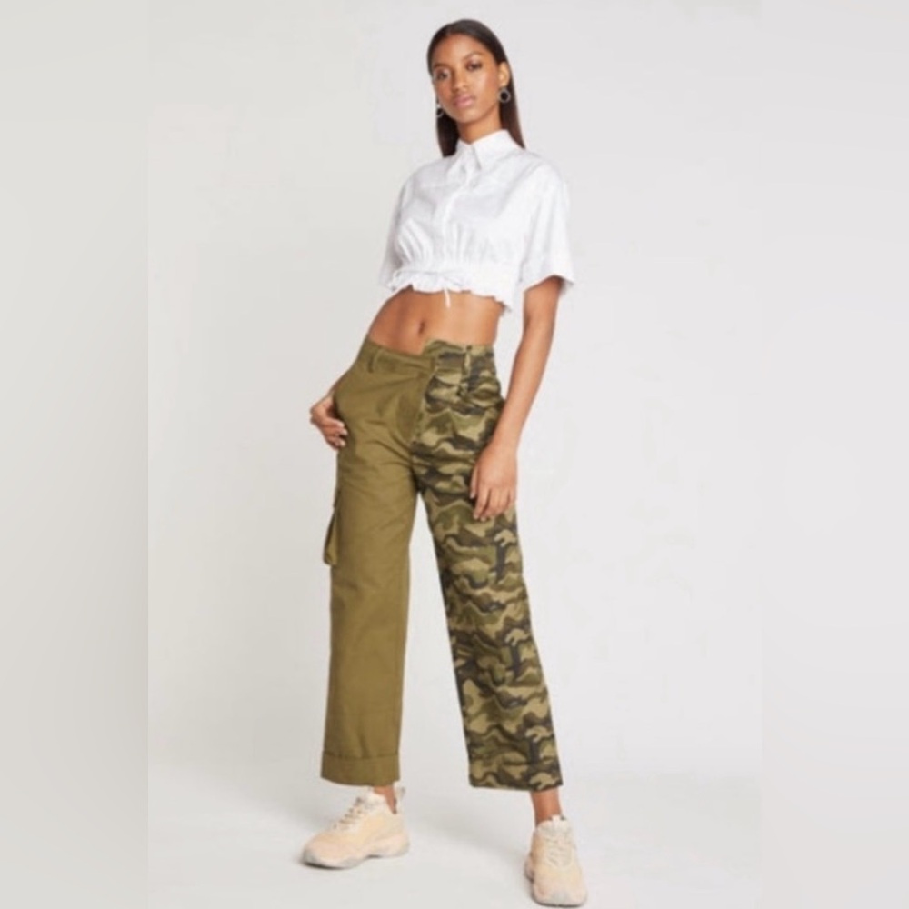 Choosy Split Cropped Camouflage Cargo Pants Size‎ 2